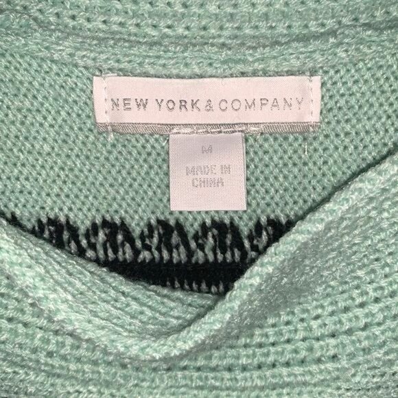 New York & Company Mint Green Sweater With Black Geometric Print V-Neck 3/4 Slee - Picture 2 of 8